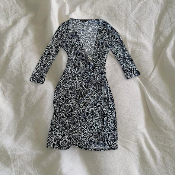 BCBGMaxAzria Dresses & Skirts - Elegant Black and White Patterned Dress